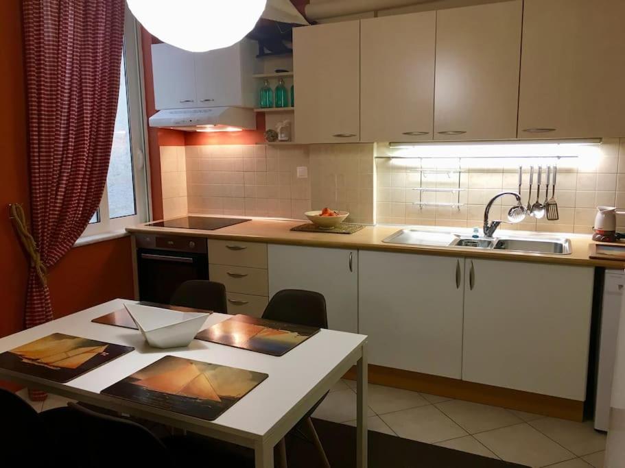 Central Spacious Apartment 70Sqm Tripoli Zewnętrze zdjęcie